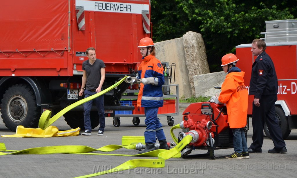 Tag der Offenen Tuer BF Koeln Weidenpesch Scheibenstr P208.JPG